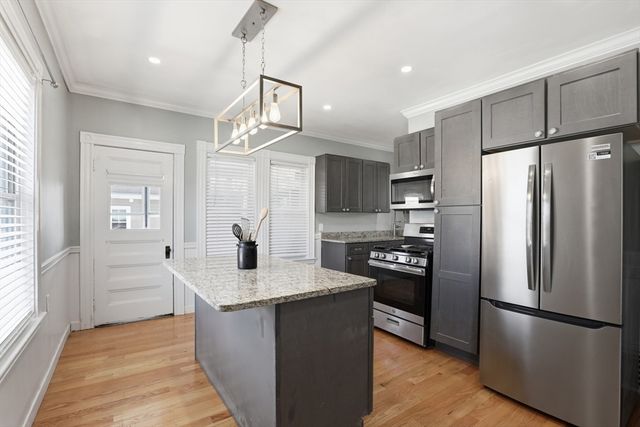 4 Valley Rd 4, Swampscott, MA 01907