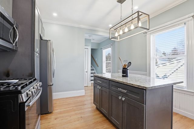 4 Valley Rd 4, Swampscott, MA 01907