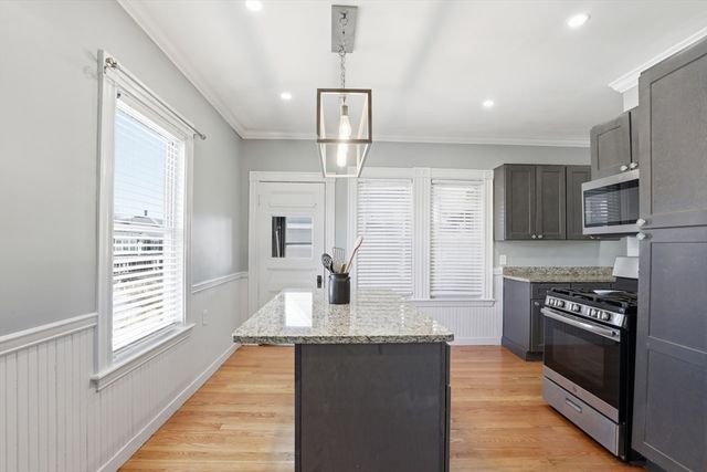 4 Valley Rd 4, Swampscott, MA 01907