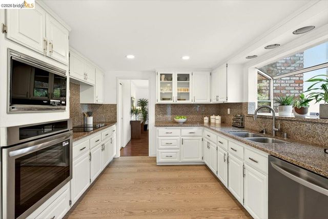 10565 Englewood Drive, Oakland, CA 94605