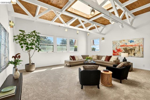 10565 Englewood Drive, Oakland, CA 94605