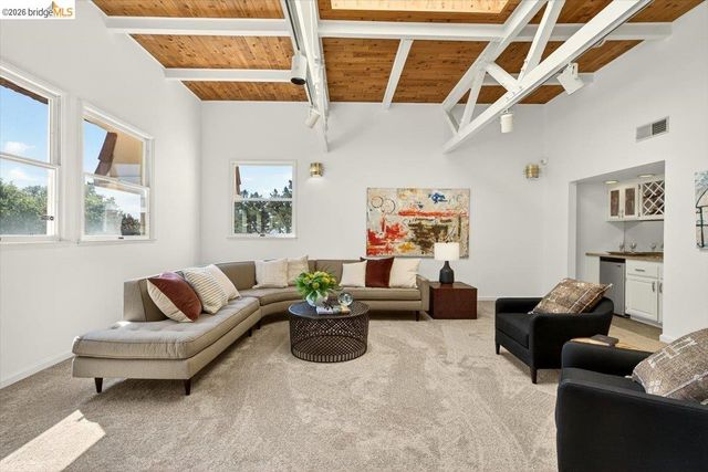 10565 Englewood Drive, Oakland, CA 94605