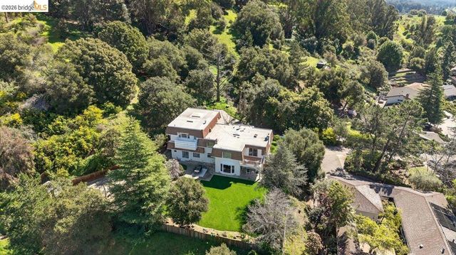 10565 Englewood Drive, Oakland, CA 94605