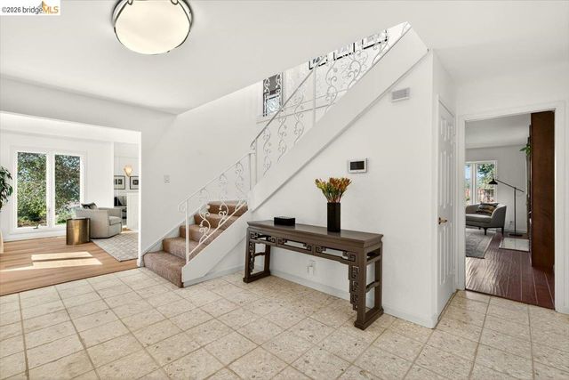 10565 Englewood Drive, Oakland, CA 94605