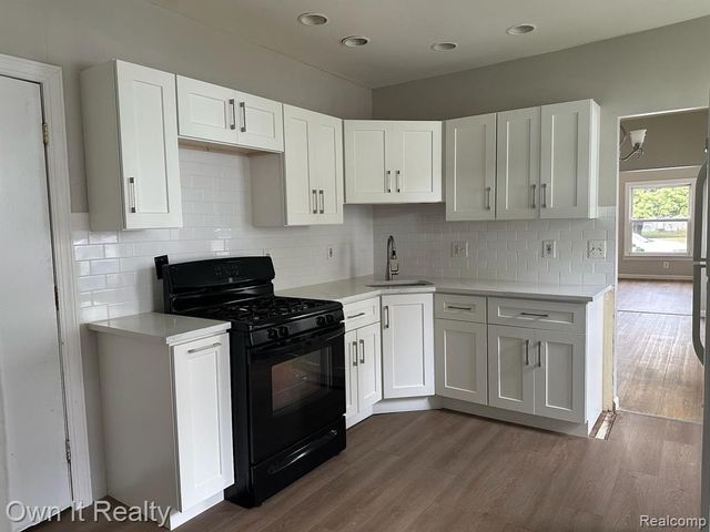 56 Oak Street, River Rouge, MI 48218