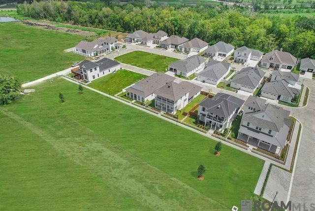2828 Pointe-marie Dr, Baton Rouge, LA 70820