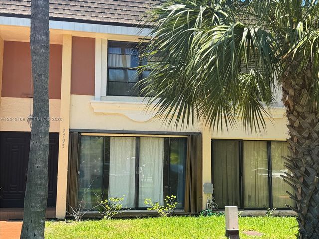 2795 NE 164th St 6, North Miami Beach, FL 33160