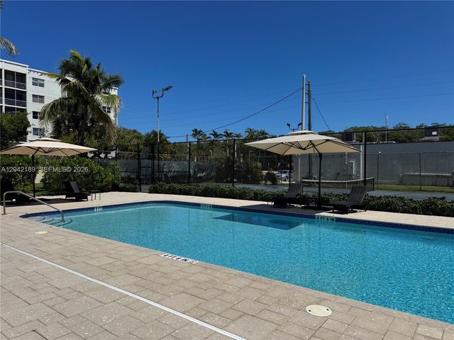 2795 NE 164th St 6, North Miami Beach, FL 33160