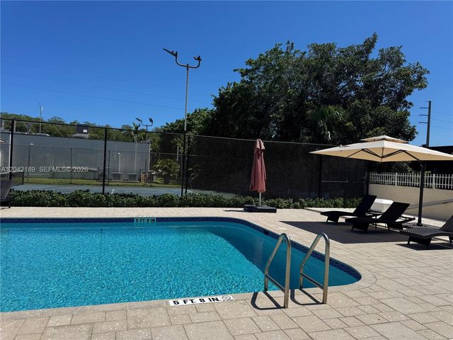2795 NE 164th St 6, North Miami Beach, FL 33160