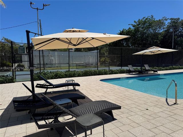 2795 NE 164th St 6, North Miami Beach, FL 33160