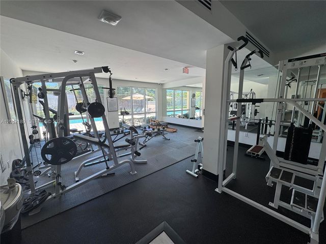 2795 NE 164th St 6, North Miami Beach, FL 33160
