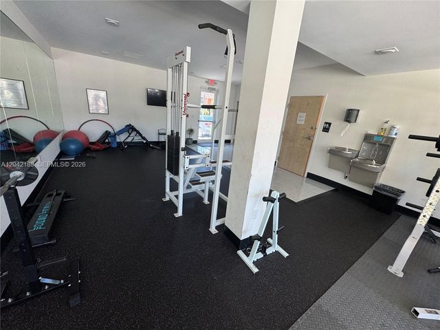 2795 NE 164th St 6, North Miami Beach, FL 33160
