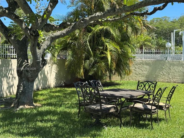 2795 NE 164th St 6, North Miami Beach, FL 33160