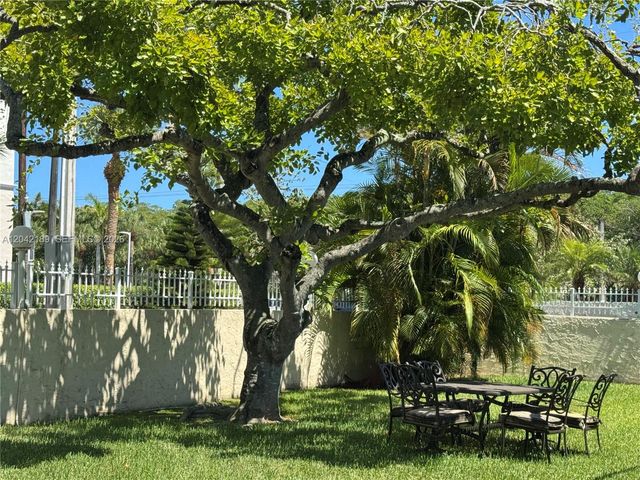 2795 NE 164th St 6, North Miami Beach, FL 33160