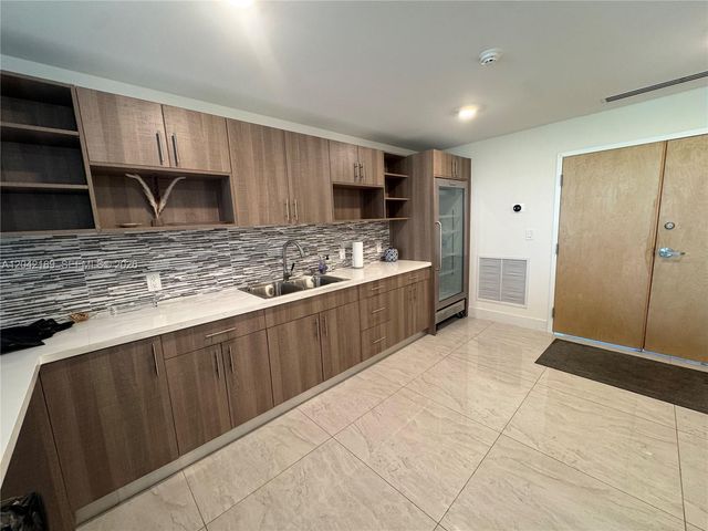 2795 NE 164th St 6, North Miami Beach, FL 33160