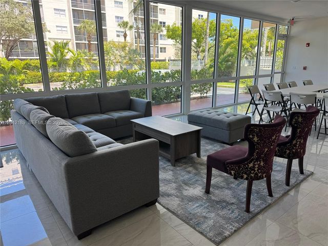 2795 NE 164th St 6, North Miami Beach, FL 33160