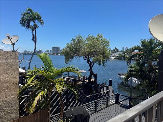 2795 NE 164th St 6, North Miami Beach, FL 33160