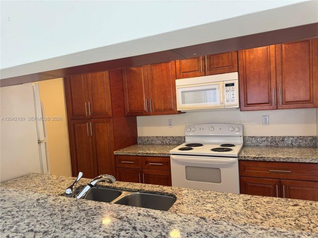 2795 NE 164th St 6, North Miami Beach, FL 33160