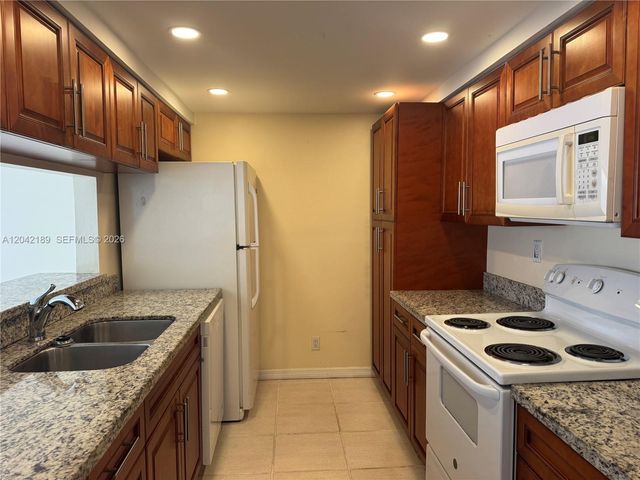 2795 NE 164th St 6, North Miami Beach, FL 33160
