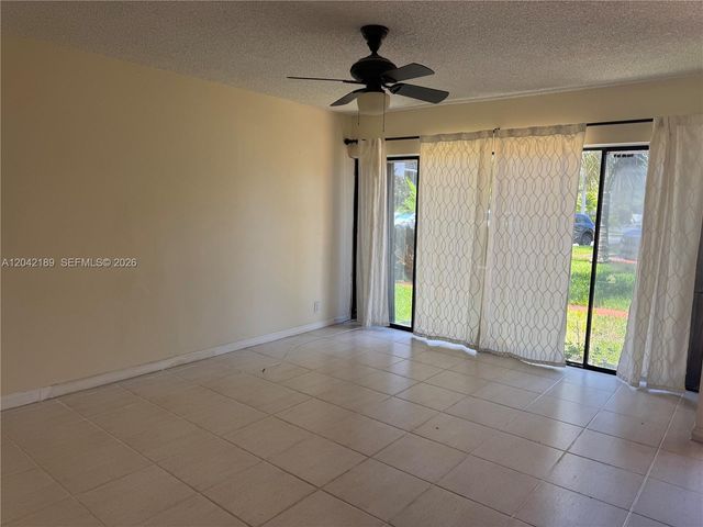 2795 NE 164th St 6, North Miami Beach, FL 33160