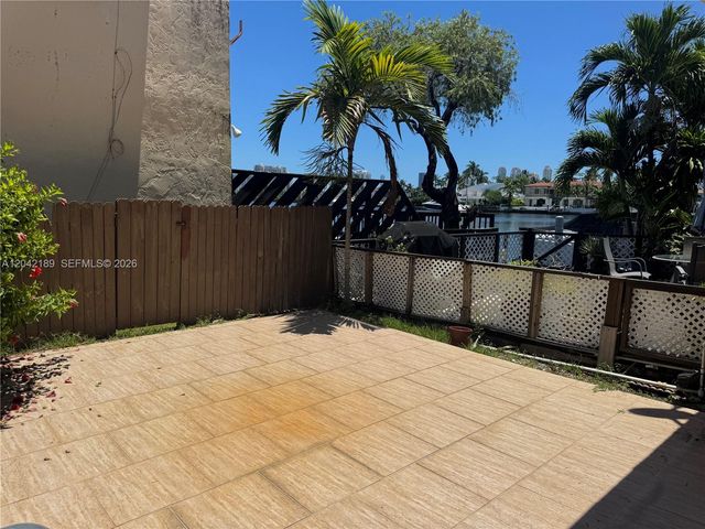 2795 NE 164th St 6, North Miami Beach, FL 33160
