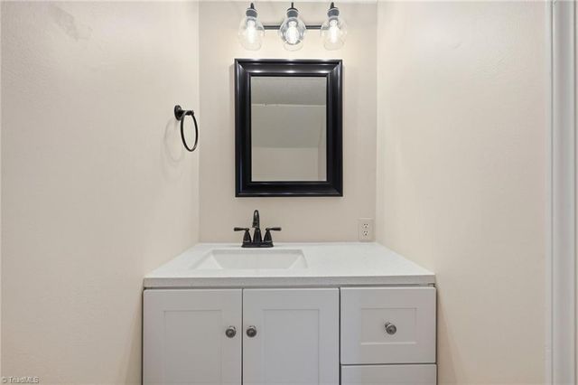 159 Charlestowne Circle, Winston-salem, NC 27103