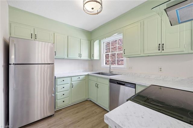 159 Charlestowne Circle, Winston-salem, NC 27103