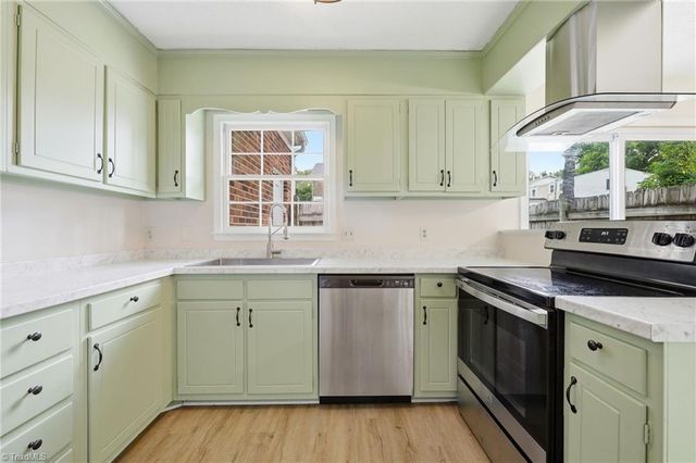 159 Charlestowne Circle, Winston-salem, NC 27103