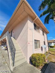 1221 SE 46th LN N, Cape Coral, FL 33904