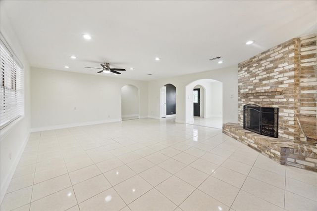 4530 T C Jester Boulevard, Houston, TX 77018