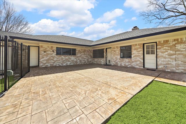 4530 T C Jester Boulevard, Houston, TX 77018