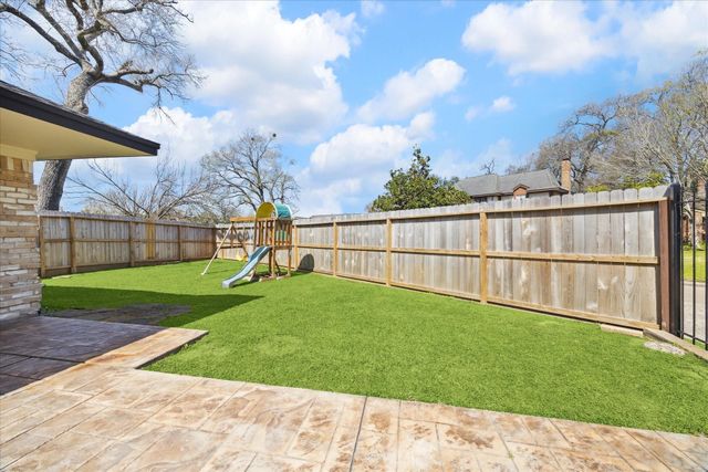 4530 T C Jester Boulevard, Houston, TX 77018