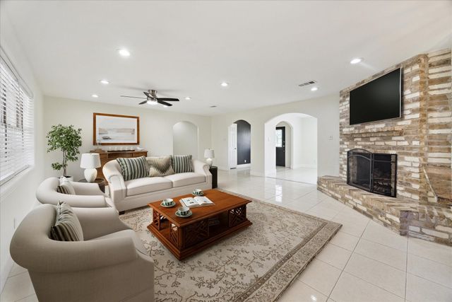 4530 T C Jester Boulevard, Houston, TX 77018