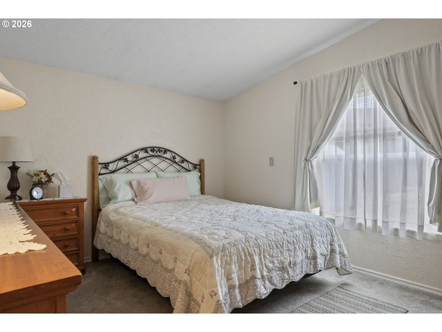 17561 Sw HANCOCK Way, Beaverton, OR 97006