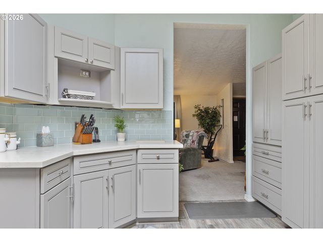 17561 Sw HANCOCK Way, Beaverton, OR 97006