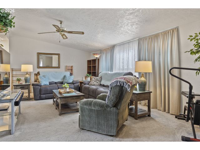 17561 Sw HANCOCK Way, Beaverton, OR 97006