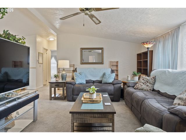 17561 Sw HANCOCK Way, Beaverton, OR 97006
