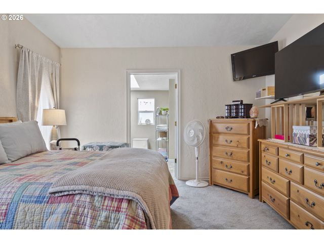 17561 Sw HANCOCK Way, Beaverton, OR 97006