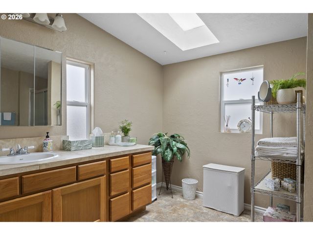 17561 Sw HANCOCK Way, Beaverton, OR 97006
