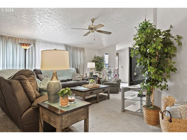 17561 Sw HANCOCK Way, Beaverton, OR 97006