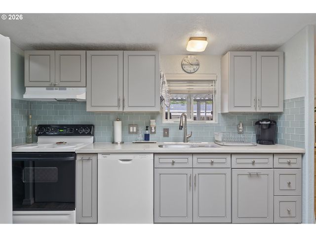 17561 Sw HANCOCK Way, Beaverton, OR 97006