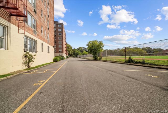 3 sadore Lane 6X, Yonkers, NY 10710