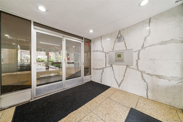 3 sadore Lane 6X, Yonkers, NY 10710