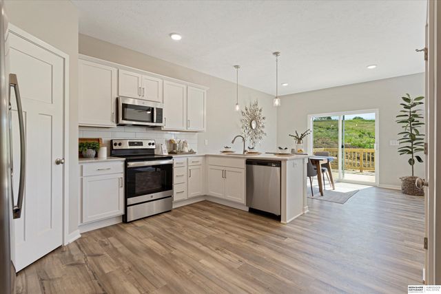 7932 N 93 Street, Omaha, NE 68122