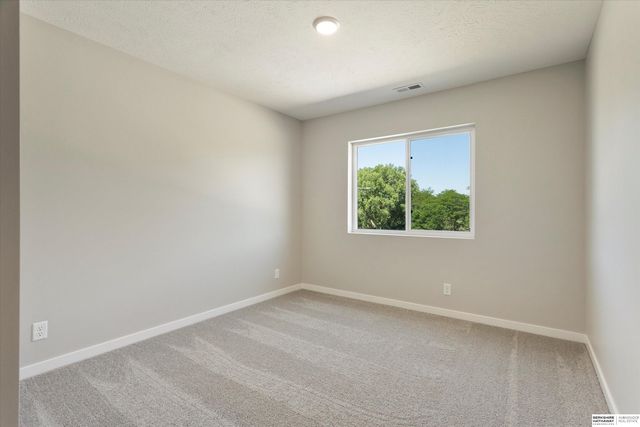 7932 N 93 Street, Omaha, NE 68122