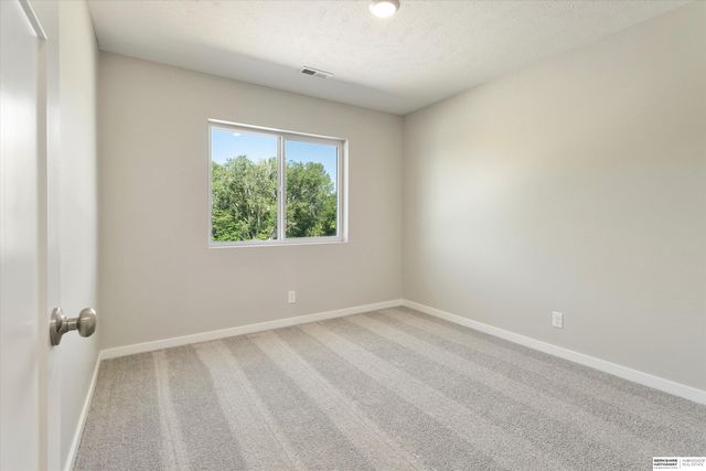 7932 N 93 Street, Omaha, NE 68122