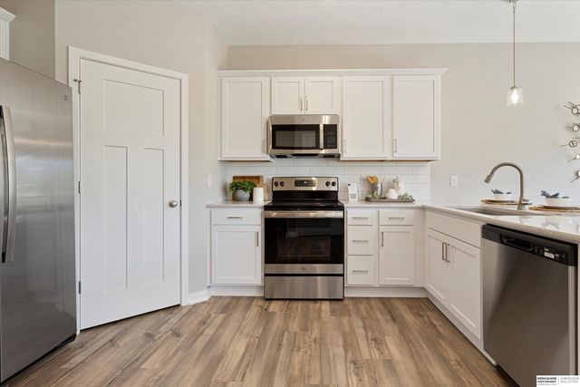 7932 N 93 Street, Omaha, NE 68122