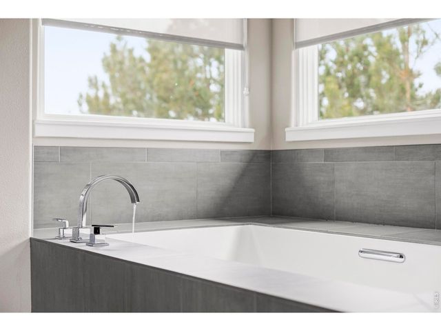 8528 Skyland Dr, Niwot, CO 80503