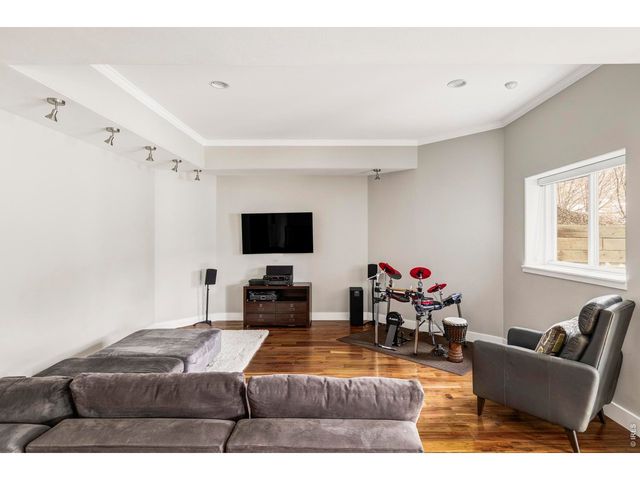 8528 Skyland Dr, Niwot, CO 80503