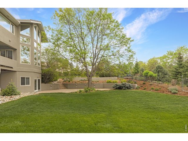 8528 Skyland Dr, Niwot, CO 80503